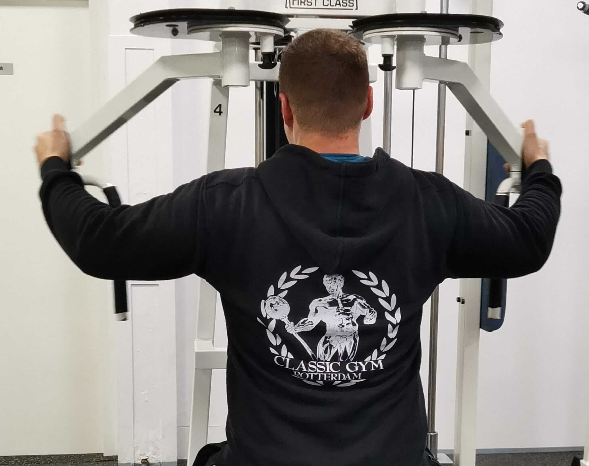 Mooie joggingpak met het logo van ClassicGym Rotterdam op de achterzijde