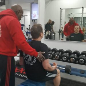 Revalidatie Training, Begeleiding bij bicep oefening voor evenwicht en coördinatie. Tarief 50 euro