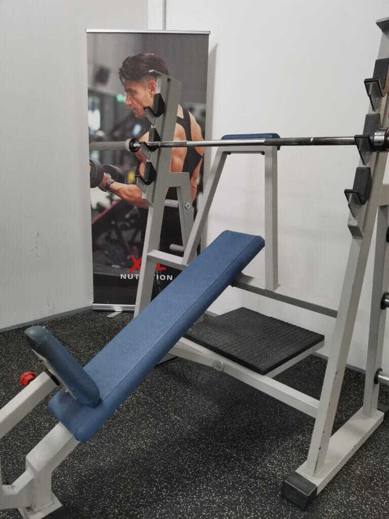 Een stevige olympische incline bench, perfect voor schuin bankdrukken. De robuuste constructie van Panatta biedt stabiliteit voor maximale prestaties.